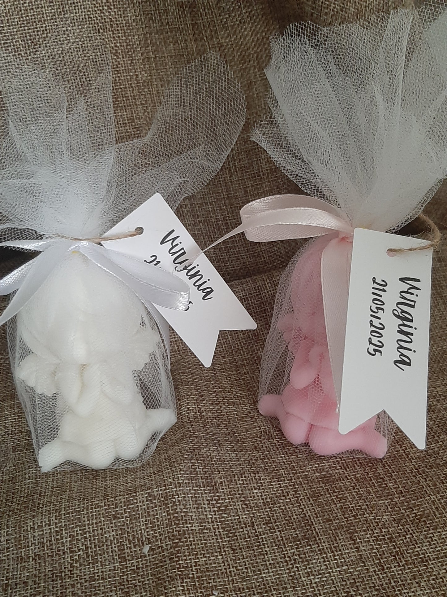 Figura de niña rezando para la comunión