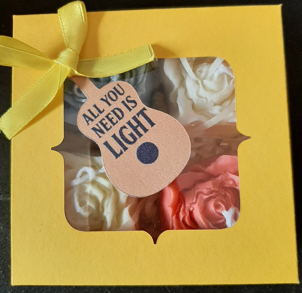 All You Need Is Light – Rosas de Cera Perfumadas en Caja Decorativa